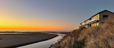 Plage à proximité, chaises longues