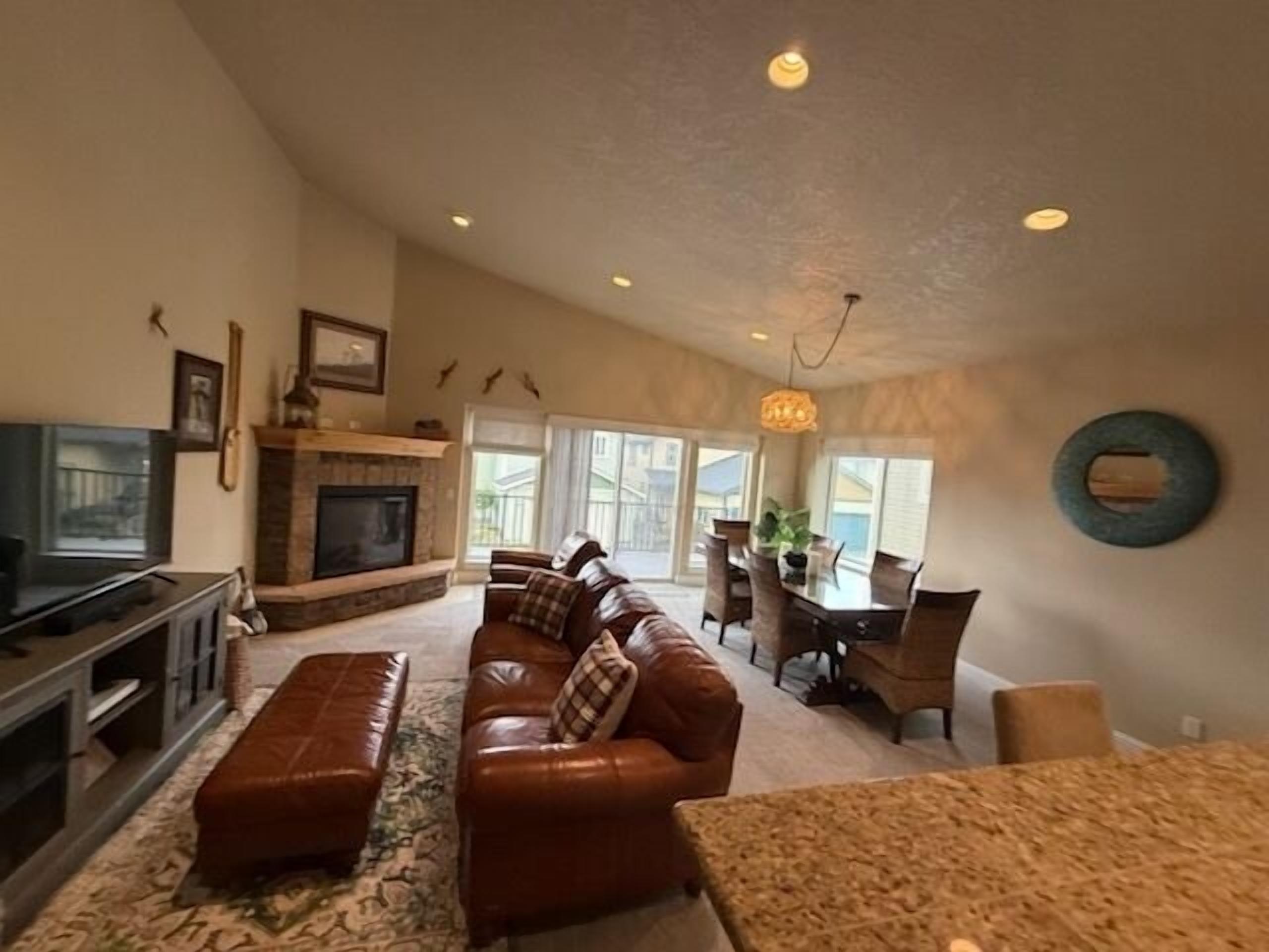 Smart TV, chimenea, videojuegos y reproductor de DVD 