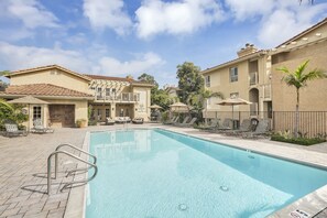 Piscina externa, piscina aquecida