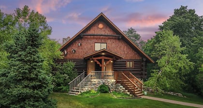 Luxurious Rustic Cabin Getaway on Loon Lake.