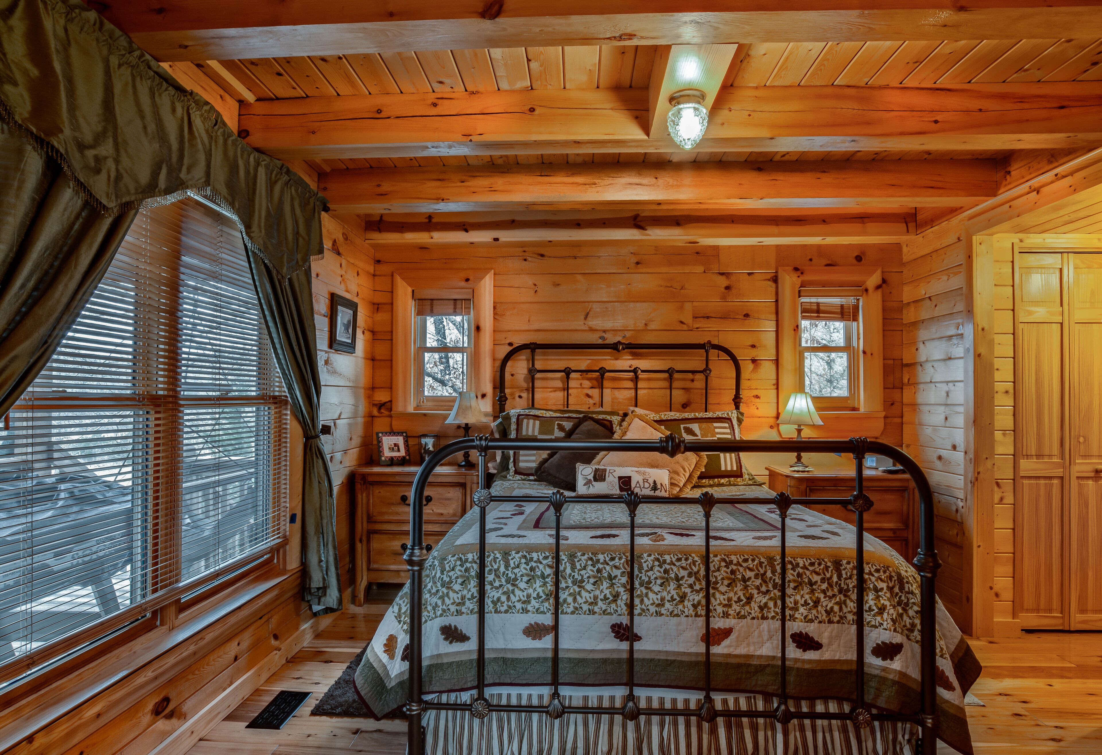 5 bedrooms, desk, iron/ironing board, travel crib