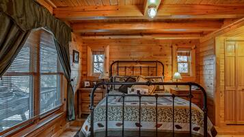 5 bedrooms, desk, iron/ironing board, travel crib