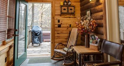 5 BR Log Home - 5 Min/2.7miles to TIEC - with a Hot Tub on 18 acres "Creekside"