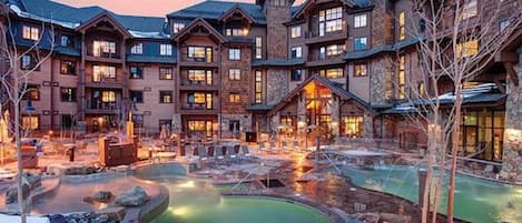 Piscine couverte, piscine extérieure