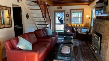Smart TV, fireplace, DVD player, ping pong