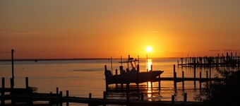 Water Front Amazing Views of Potomac and Gorgeous Sunrises and  Sunsets