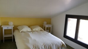 5 camere, una scrivania, ferro/asse da stiro, culla da viaggio