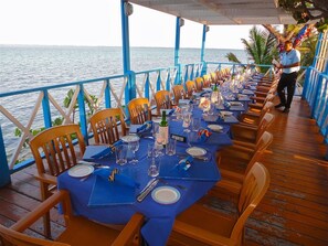 تناول الطعام بالخارج