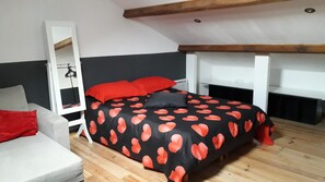 2 chambres, fer et planche à repasser, Wi-Fi, draps fournis