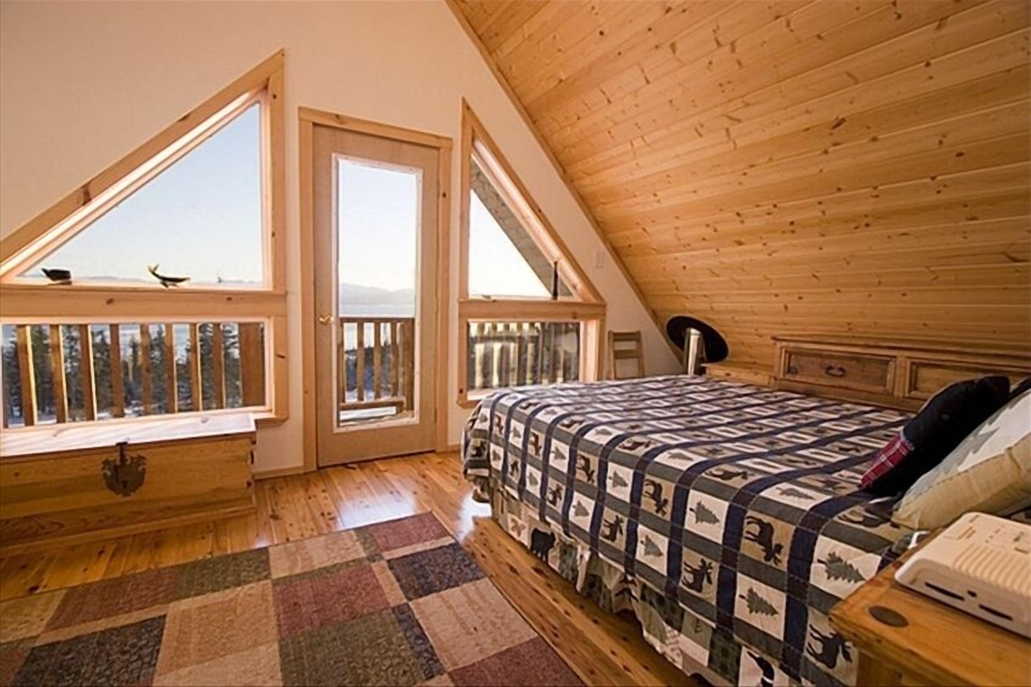 2 makuuhuonetta, työpöytä, silitysrauta/-lauta, ilmainen Wi-Fi