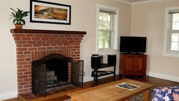 TV, fireplace, DVD player, table tennis