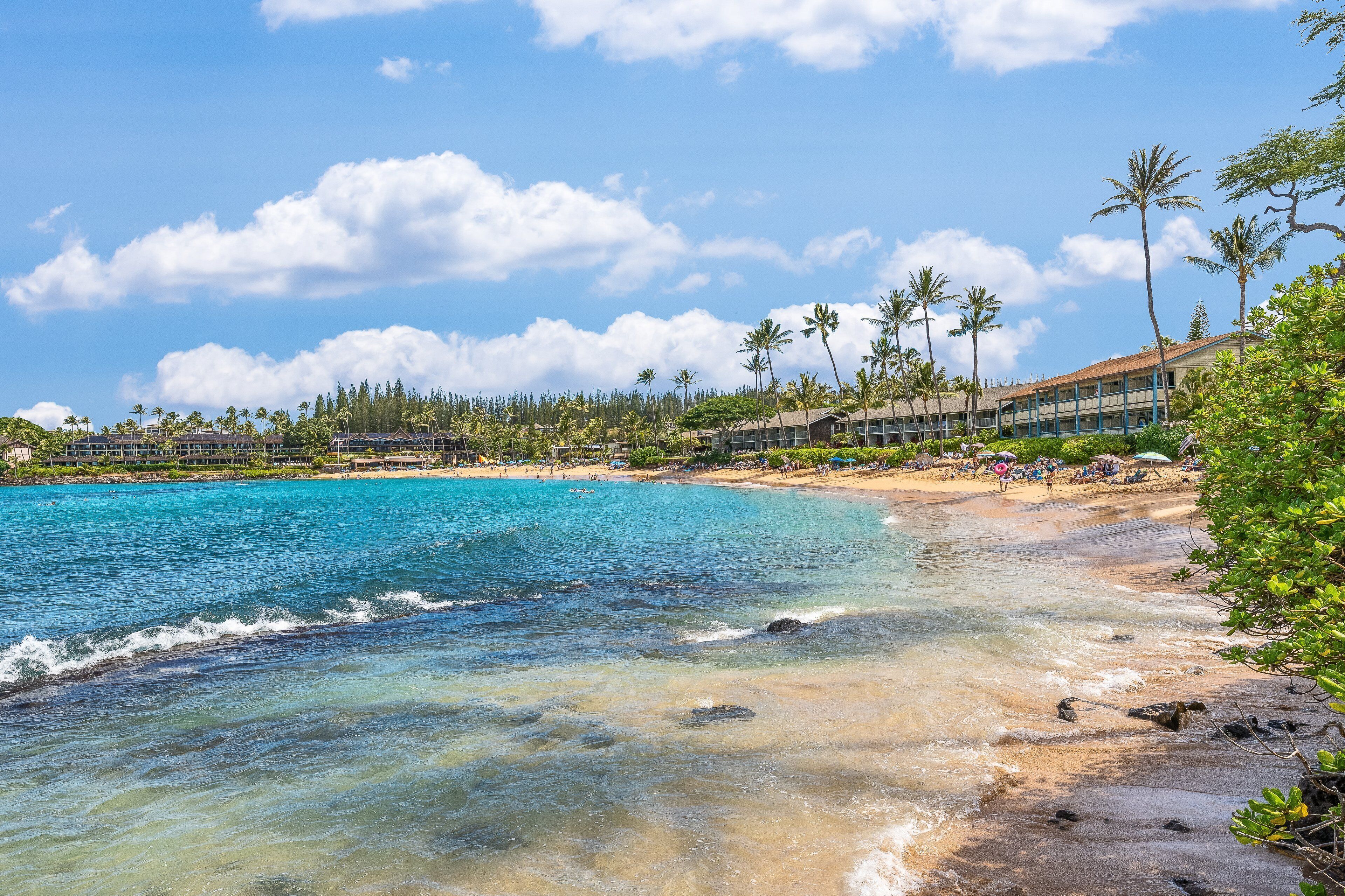 Beach nearby, sun-loungers, beach towels