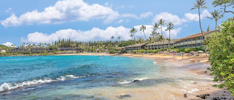 Beach nearby, sun-loungers, beach towels