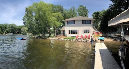 Lakefront Family Getaway! Pontoon Rentals-Kayak-Pedal Boat-Fire Pit-Sandy Beach