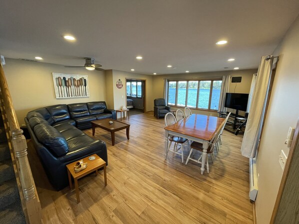 Smart TV, fireplace, DVD player, table football