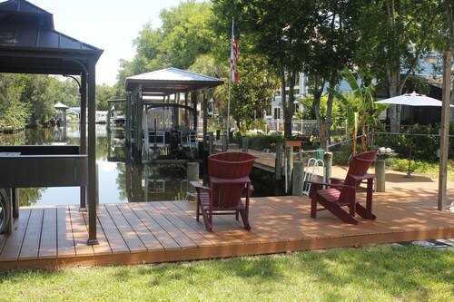 Homosassa Waterfront with boat dock deep-water canal