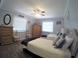 3 bedrooms, desk, WiFi, bed sheets