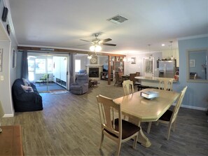 Smart TV, fireplace - Homosassa Waterfront with boat dock deep-water canal (Homosassa)