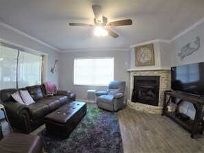 Smart TV, fireplace