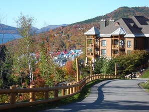 Exterior - Best ski-in/out, Fully Renovated, Infinity Pool, Hot-Tub, 2 Car Heated Parking (Mont-Tremblant)