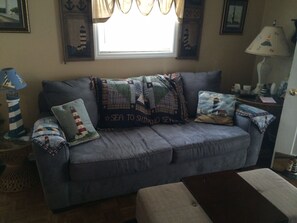 TV, DVD player, books, stereo