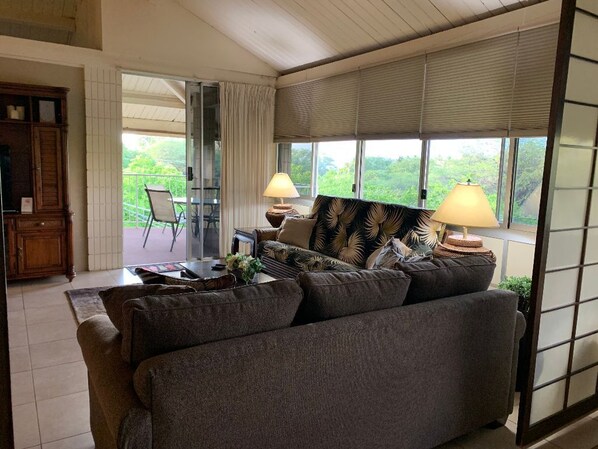 تلفزيون ذكي، مشغل دي في دي، كُتُب، ستيريو