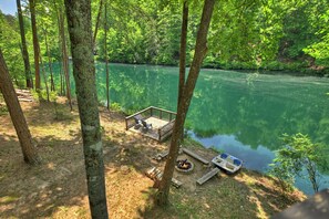 Terrace/patio - LAKEFRONT, MTN VIEW, HOT TUB, POOL TABLE, FIREPIT, PROJECTOR, DOGS OK, 3BD AVAIL (Blue Ridge)