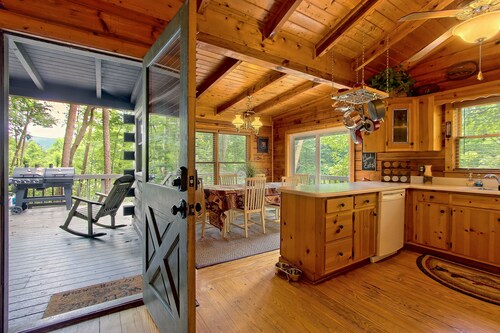 LAKEFRONT, MTN VIEW, HOT TUB, TABLE DE PISCINE, FIREPIT, PROJECTEUR, CHIENS OK, 3BD DISPONIBLE