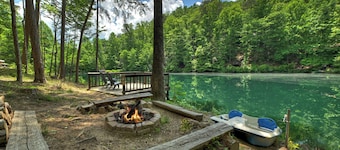 LAKEFRONT, MTN VIEW, HOT TUB, POOL TABLE, FIREPIT, PROJECTOR, DOGS OK, 3BD AVAIL