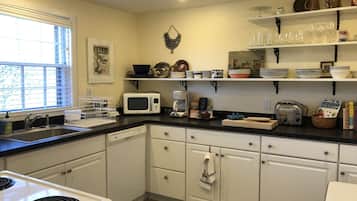 KĂŒhlschrank, Mikrowelle, Ofen, Herdplatte