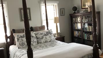 4 bedrooms, desk, iron/ironing board, free WiFi