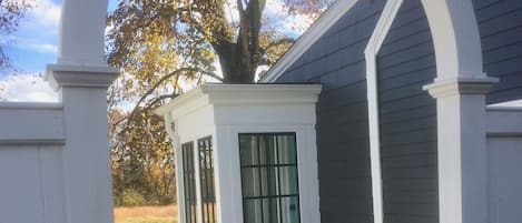 تفاصيل الفندق من الخارج