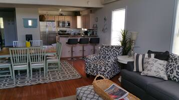 Smart TV, fireplace, DVD player