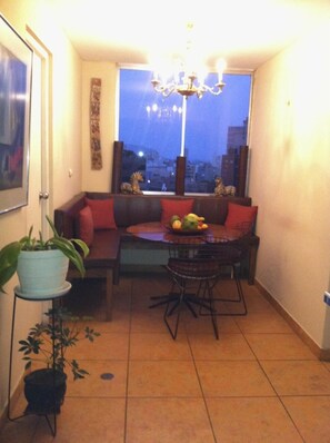 Dining - Right in the middle of the action Safe comfort  (Miraflores)