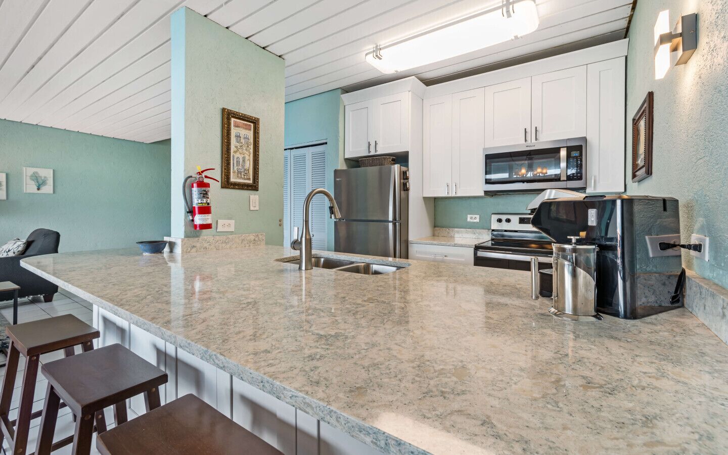 Frigorifero, microonde, forno, piano cottura