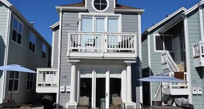 My Newport Place - Steps to Beach