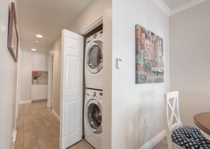 Interior - My Newport Place - Steps to Beach (Newport Beach)