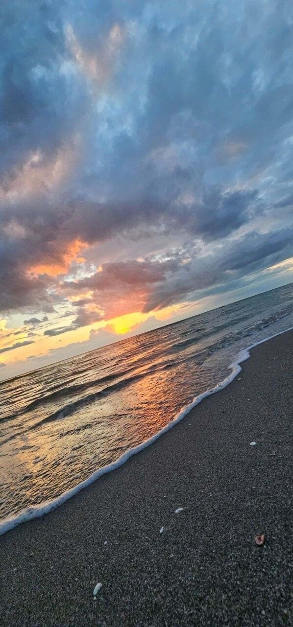 Beach nearby, sun loungers, beach towels - Island paradise right off the west coast of Florida! Beautiful barrier lsland!!! (Placida)