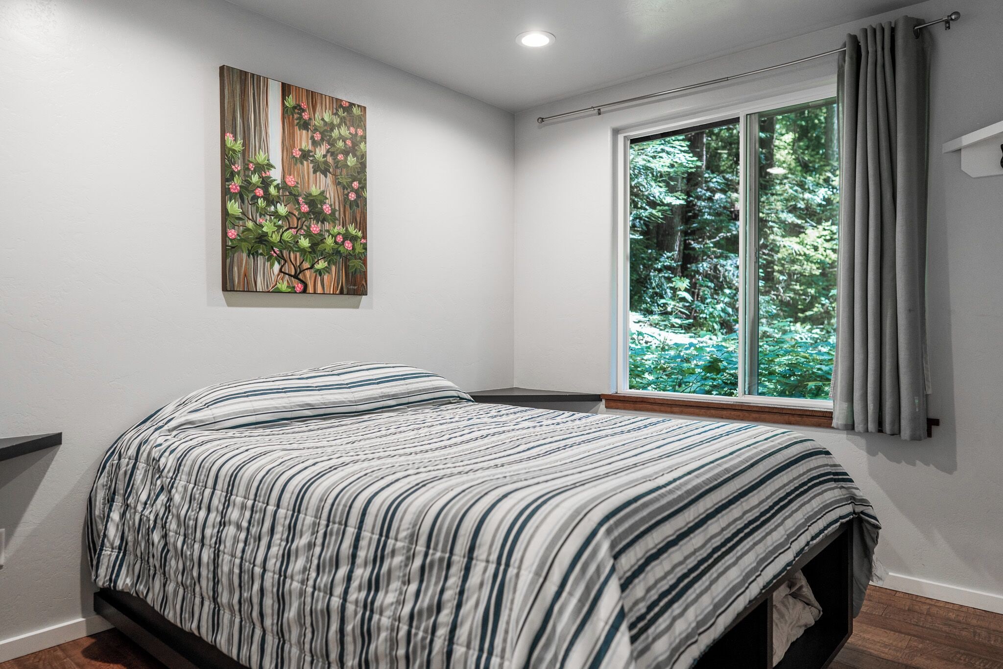 2 bedrooms, bed sheets