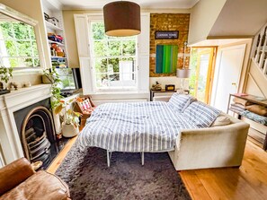 2 bedrooms, desk, iron/ironing board, travel cot