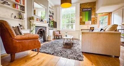 Why rent a flat? Stay in a historic Victorian Cottage w/ Private walled Garden