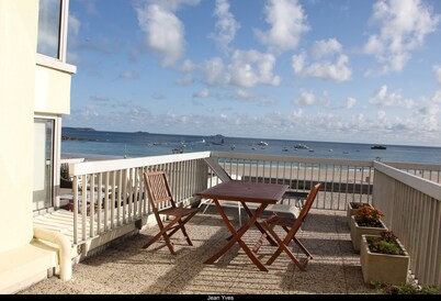 Apartment with terrace facing the 7 islands, up to 4 people