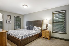 5 habitaciones, tabla de planchar con plancha, wifi y ropa de cama 