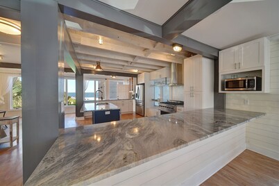 Ocean Front Pool! 4BR house near village sleeps 10