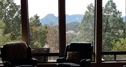 Mountain Views and Private Jacuzzi