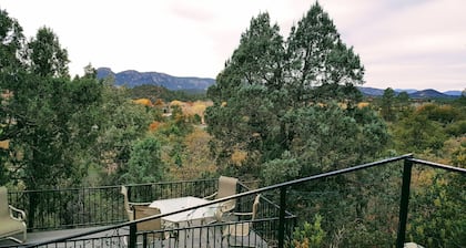 Mountain Views and Private Jacuzzi