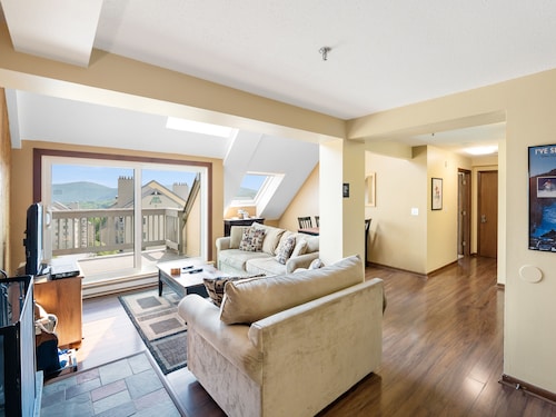 Relaxing Mountain Condo Steps from Killington Resort; Views, Pool & Shuttle!