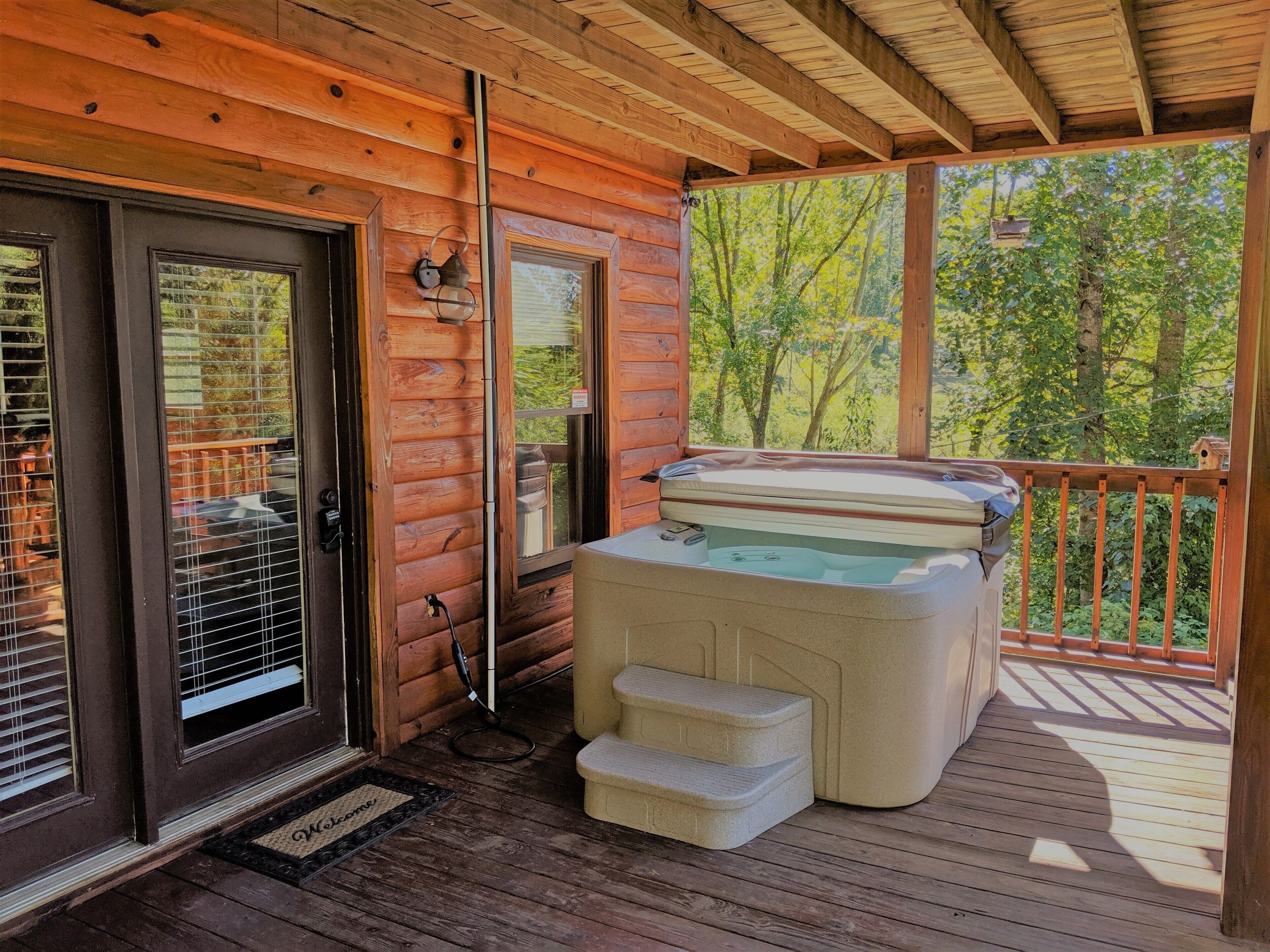 Outdoor spa tub