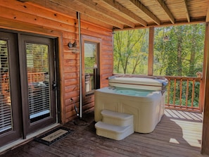 Outdoor spa tub