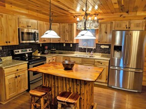 Fridge, microwave, oven, stovetop - Private & Secluded Yatesville Lake Cabin Rental, Lakeview, Wifi, Kayaks, Arcade! (Louisa)